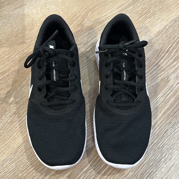 Nike Flex athletic shoes - Picture 3 of 11